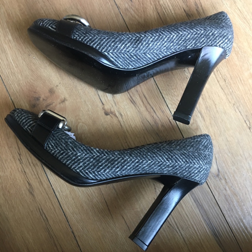 NWOT Burberry Black Striped Chevron Wool Heels - Picture 6 of 10